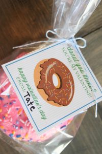 Darling Valentine's Day Treats Everyday Party Magazine Donut You Know How Much I Love This Valentine #Valentine #Donut