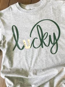 Everyday Party Magazine Lucky Shirt #StPatricksDay #SVG #HandLettered #DIY