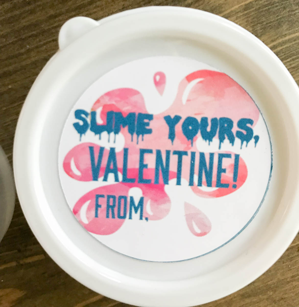 Everyday Party Magazine Slime Yours Valentine's Day Treats #DIY #Slime #ValentinesDay #KidsValentines #FreePrintables