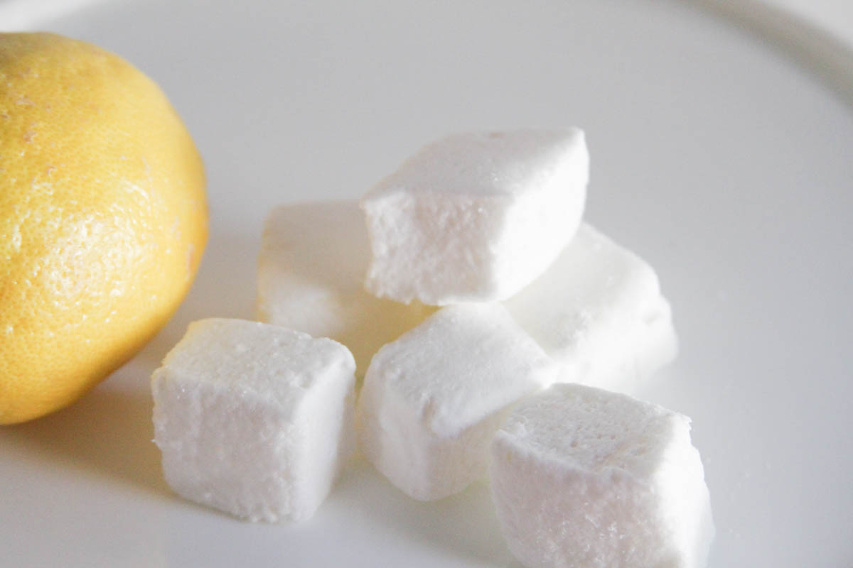 Everyday Party Magazine Lemon Meringue Marshmallows #Marshmallow #LemonMeringue #Recipe