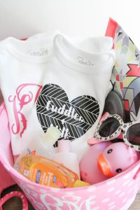 Everyday Party Magazine Custom Baby Shower Gift Basket #CricutMade #BabyShower #ThatsDarling #DIYGiftIdea