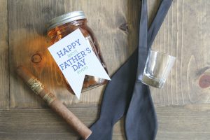 Everyday Party Magazine Maple bacon Infused Bourbon #Bourbon #Bacon #Recipe #FathersDay