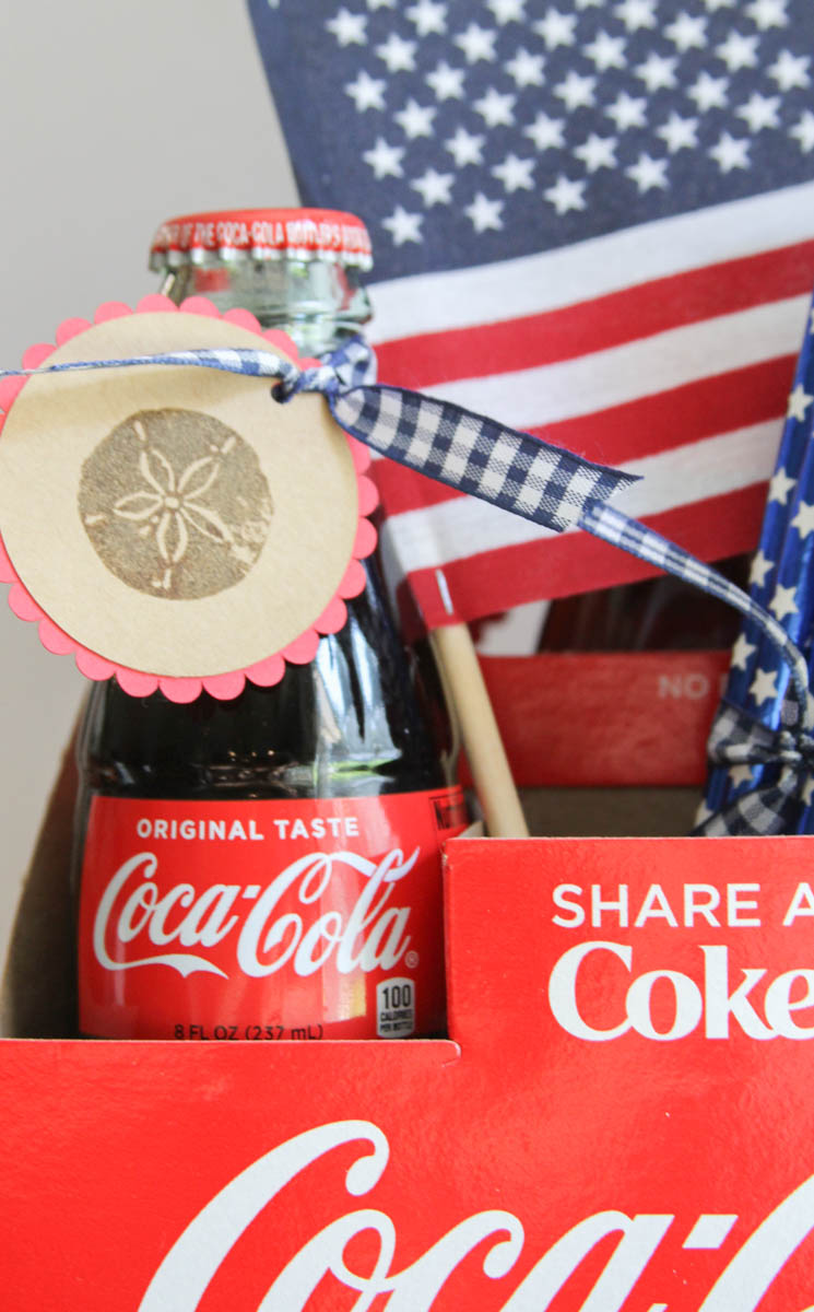 Everyday Party Magazine Patriotic Hostess Gift Idea #FourthOfJuly #Patriotic #CocaCola #SeaSide