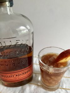 Everyday Party Magazine Sweet Peach Tea and Bourbon Cocktail #Recipe #Cocktail #Bourbon #SweetTea #Peaches