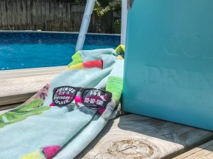 DIY Summer Party Invitations #Summer #PoolParty #OrientalTradingCo #CricutBlogger