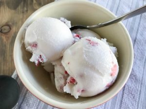 Everyday Party Magazine Everyday Party Magazine Homemade Strawberry Ice Cream #IceCream #Recipe #NostalgiaElectrics #Strawberries