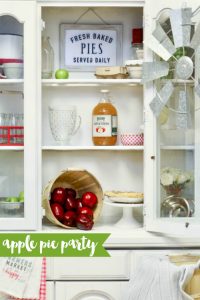 This darling apple pie party is too sweet to miss! #ApplePie #AppleFarm #Apples #FallParty