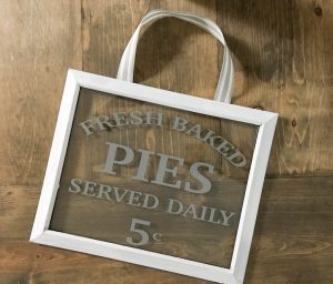 Easily make this farmhouse style sign in minutes for just a couple of dollars! #Farmhouse #Pies #DIY #Cricutmade