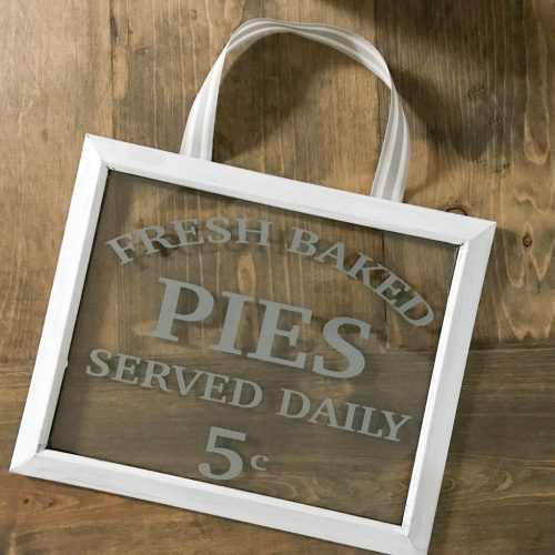 Easily make this farmhouse style sign in minutes for just a couple of dollars! #Farmhouse #Pies #DIY #Cricutmade