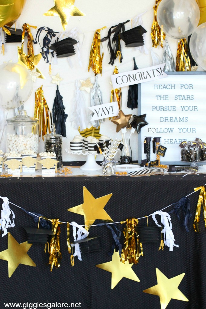 Black and Gold Party Table