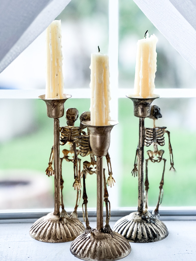 Make these spooky skeleton candlesticks with less than $10 and 10-minute DIY from Everyday Party Magazine #Skeleton #DollarStoreCrafts #Halloween #DIY